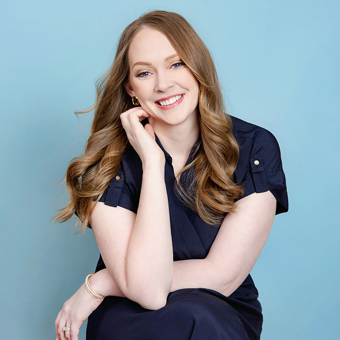 Hannah Moore headshhot